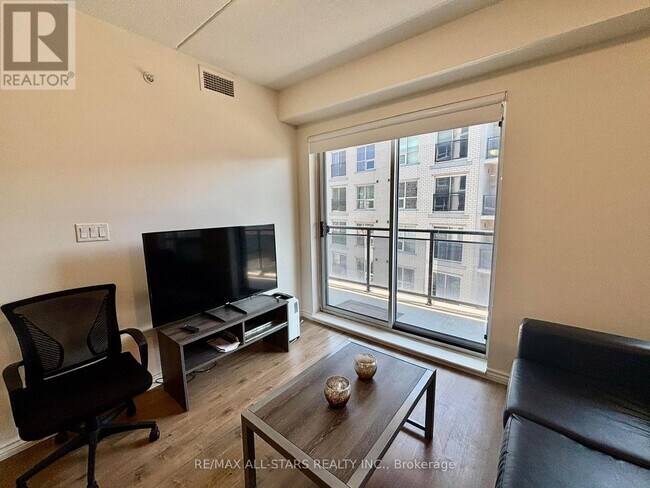 Photo - 275F Larch St Unité 307