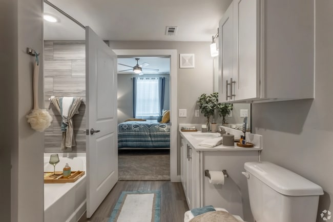 Photo - Up to 2 Months Free – Move In Today! Unidad AAE