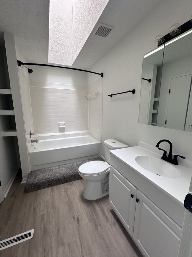 Baño moderno - Hickory Creek