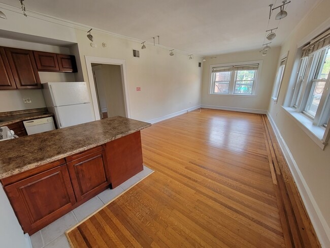Building Photo - 632 N 2nd St Unit 2F