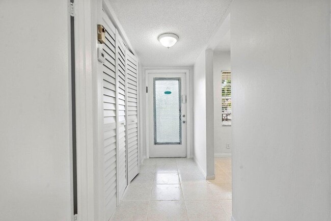 Photo - 21 Abbey Ln Unit 202