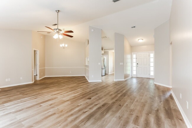 Photo - 8181 Loch Lomond Ln