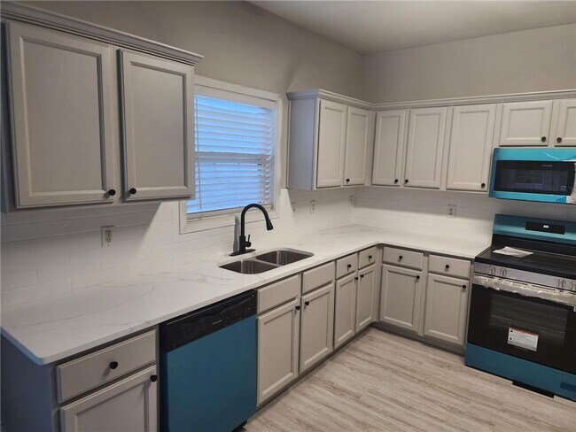 Photo - 138 Shady View Pl