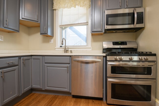 Photo - 1039 Evarts St NE