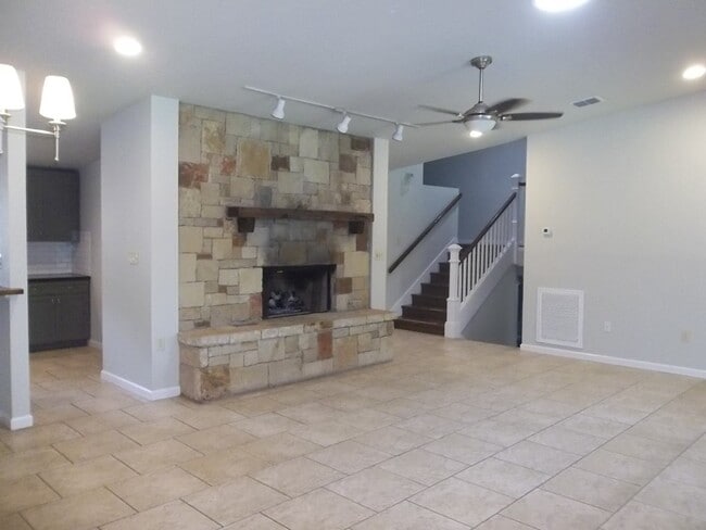 210 Loma Vista Dr
