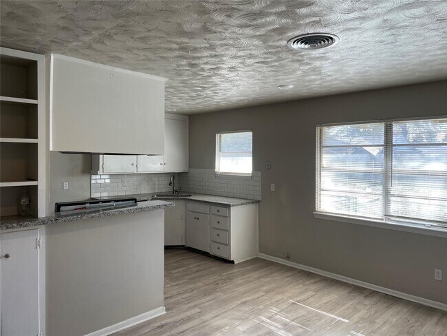 Photo - 7626 Rhobell St