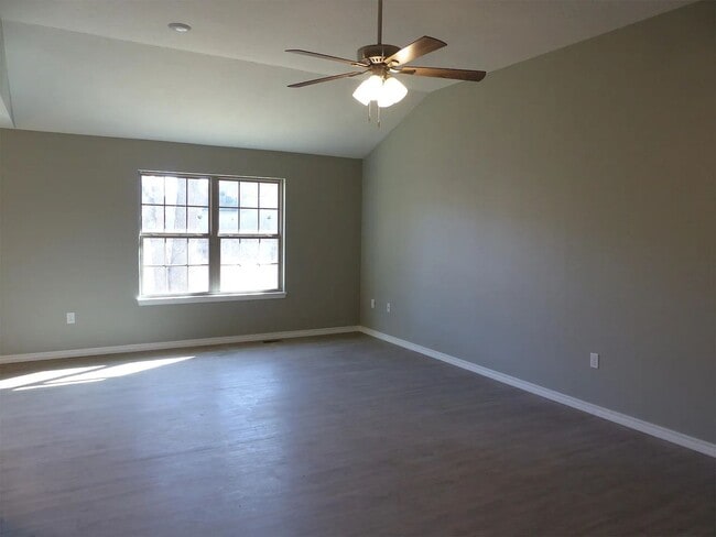 Photo - 3 Bedroom Ozark Home Available! Great Neighborhood!