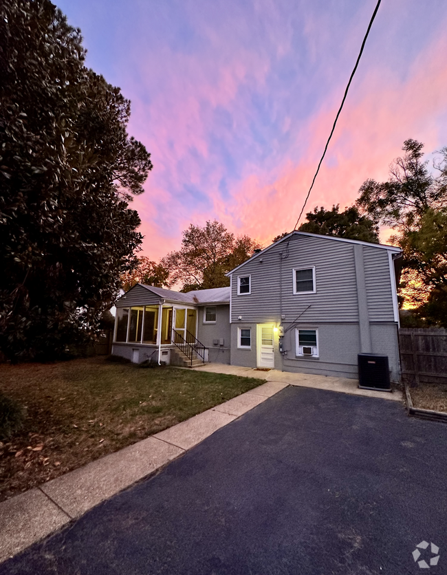 Building Photo - 2211 Seminary Ave Rental