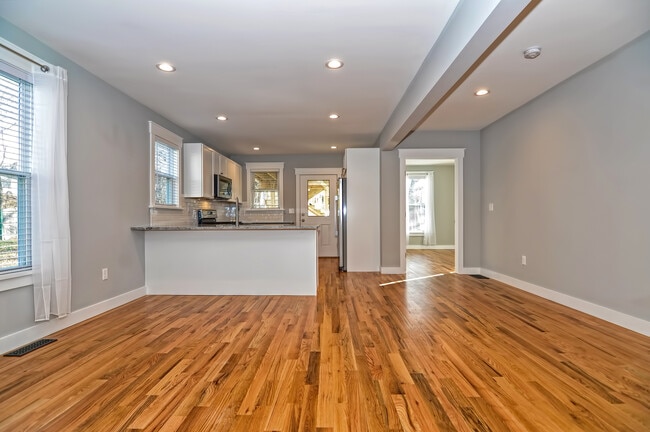 Building Photo - 503 Winchester Ave Unit 1