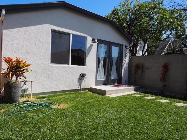 Building Photo - 5044 Loleta Ave