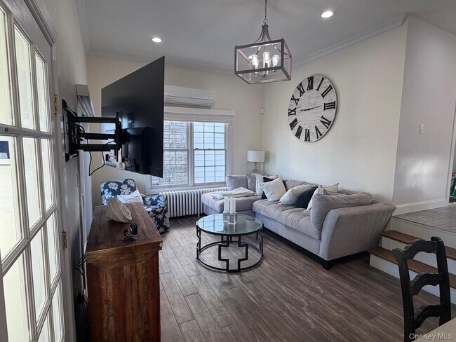 Photo - 326 E Walnut St