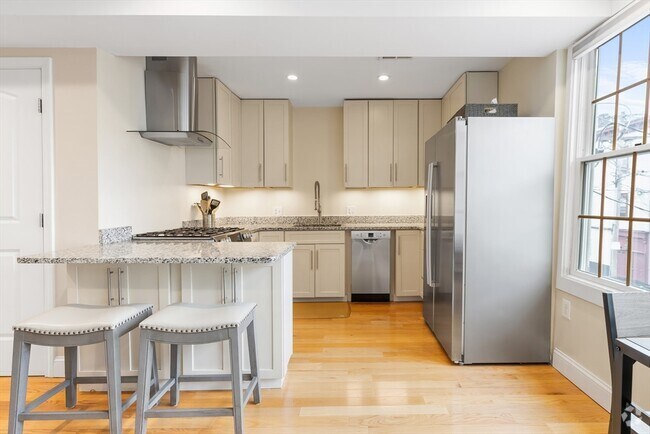 Building Photo - 802 E 3rd St Unit 2 Rental