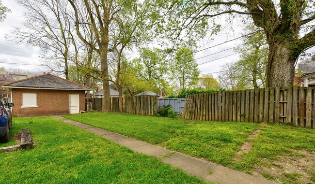 Photo - 1692 Bryden Rd