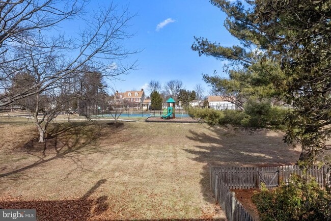 Photo - 562 Atwood Ct