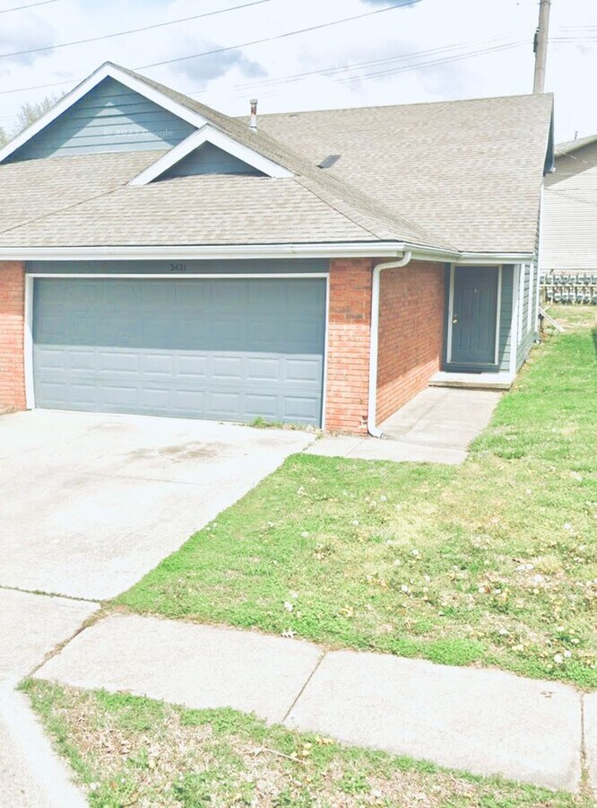 Great 3 Bed 2 Bath 2 Car Garage Split Leve... - Great 3 Bed 2 Bath 2 Car Garage Split Leve... Casa Adosada