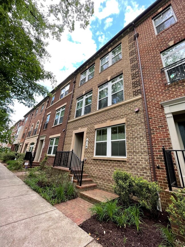 Beautiful 4 Bedroom Townhome in Gaithersburg! - Beautiful 4 Bedroom Townhome in Gaithersburg!