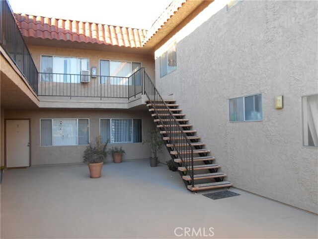 939 S Cabrillo Ave Unidad 8