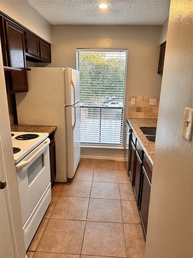 Photo - 3730 Thistlemont Dr