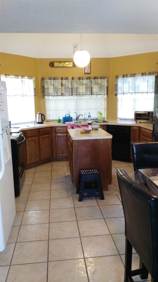 2426 Lakefield Way