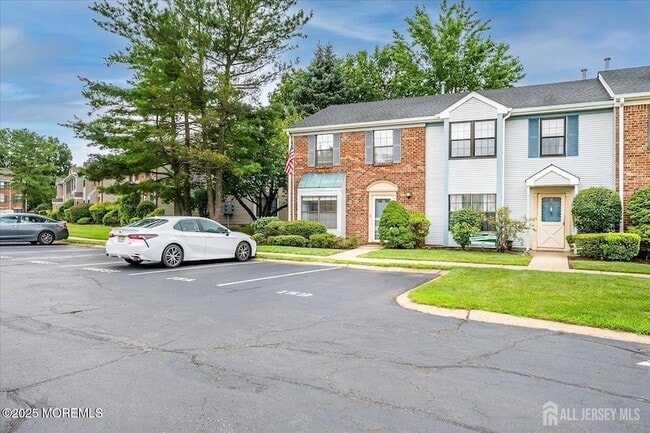 Photo - 369 Bromley Pl