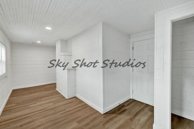 Photo - 326 W Rainey St
