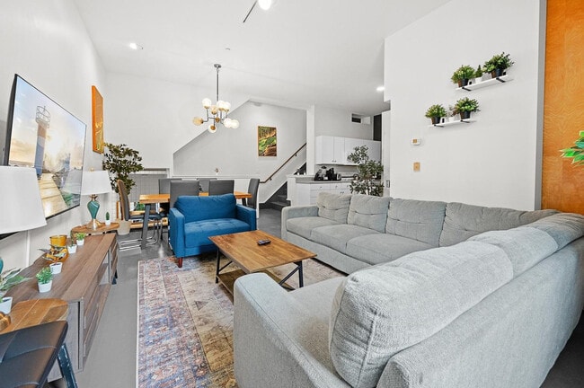 Photo - 160 E Berkeley St Unidad ID1343270P