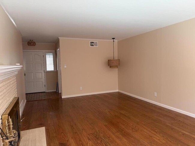 Photo - 1508 Davis Dr