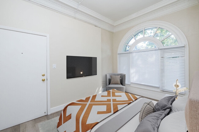 Photo - 240 Grand