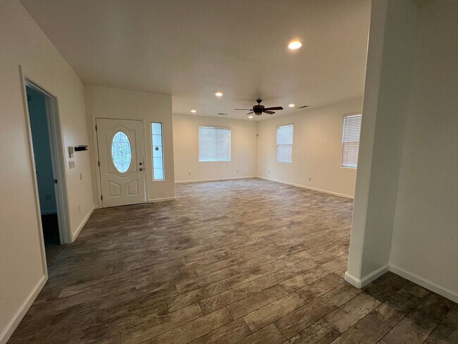 Photo - 2724 Tecopa Ave