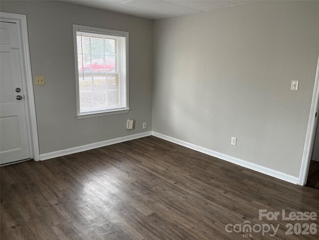 Photo - 350 N 6th St