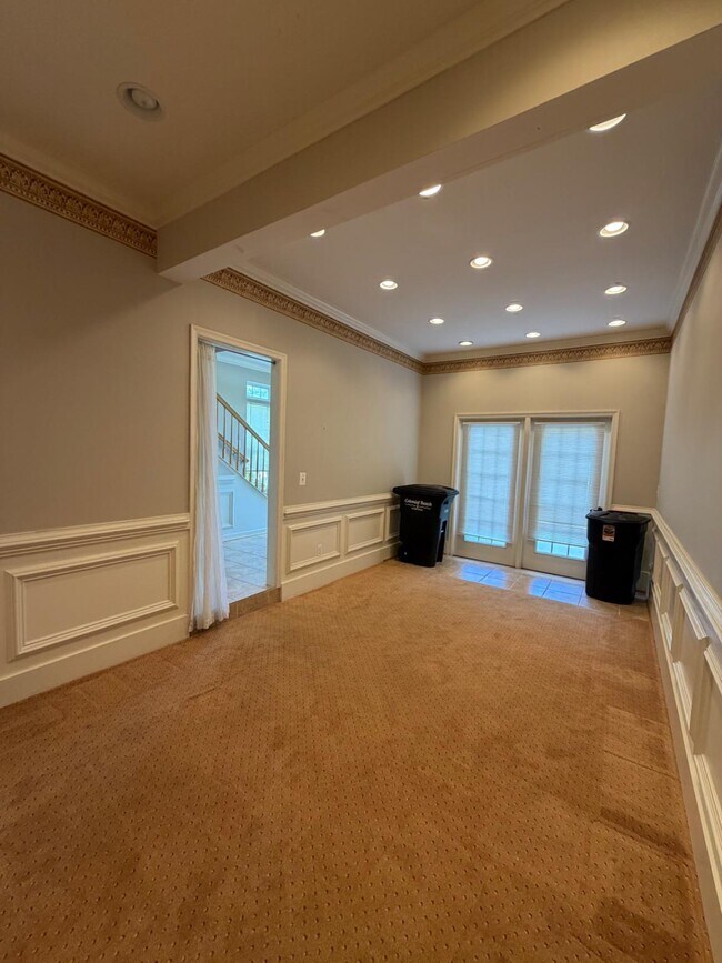 Photo - 701 Monroe Point Dr