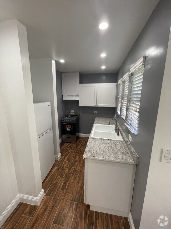 Building Photo - 508 S Catalina Ave Unit C Rental