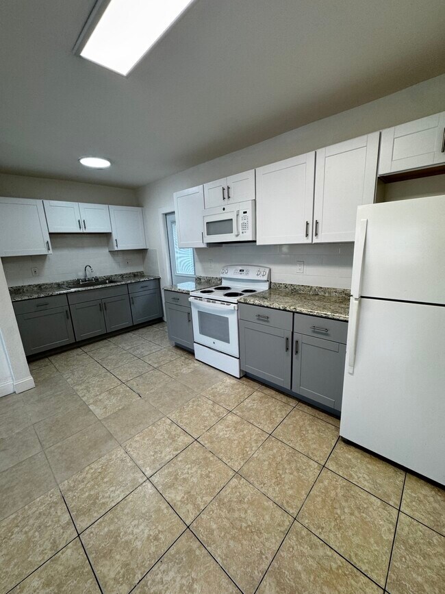 1113 19th Ave N Unit 1