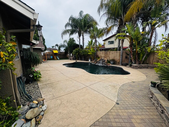 Photo - 571 Reisling Ct