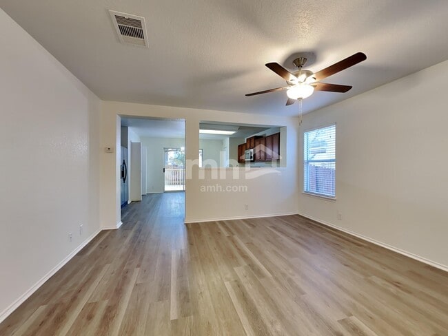 Photo - 825 Barrel Point