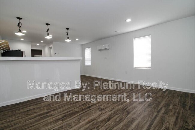 Photo - 508 Diuguid St