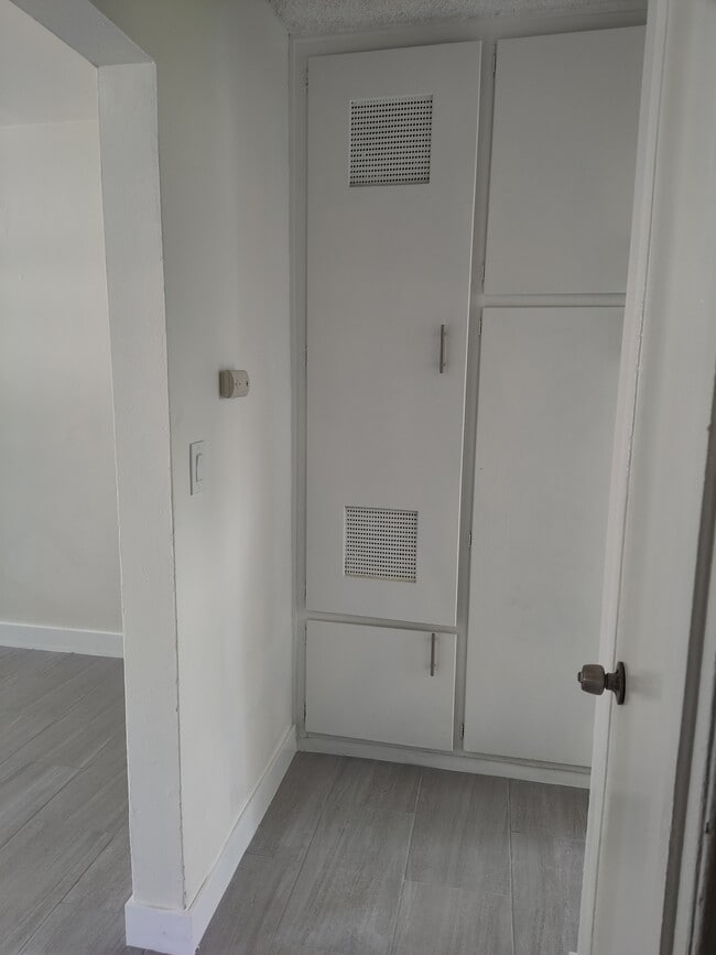 Photo - 823 Worcester Ave