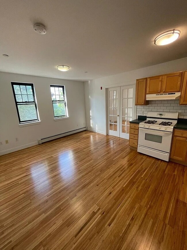 Building Photo - 241 River St Unit 5