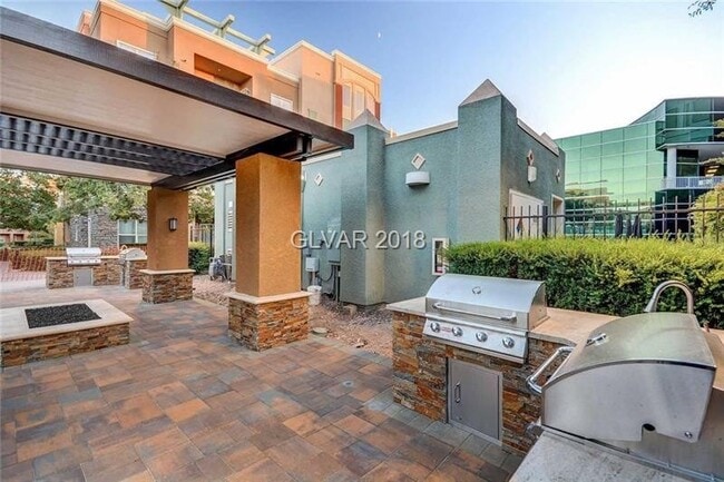 Photo - Gorgeous Mid Rise Unit For Lease !! Unit 304