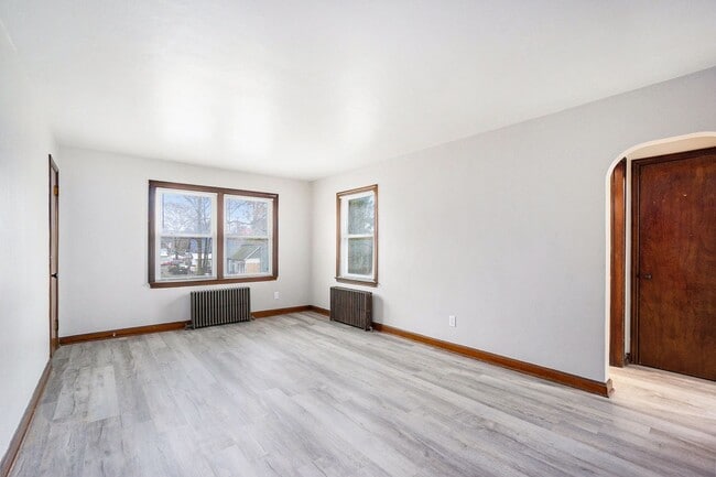 Photo - Newly Renovated 1br/1ba Apartment Available! PICTURES COMING SOON! Unit D