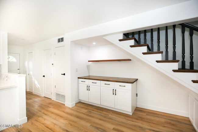 Photo - 10843 Blix St