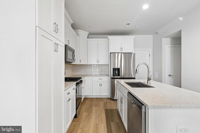 Photo - 2160 Northbank Pl