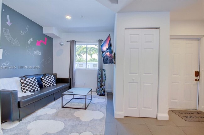 Photo - 346 NW 35th St Unidad 3