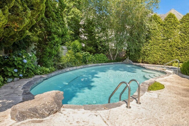 Photo - 34 Rowayton Ave House