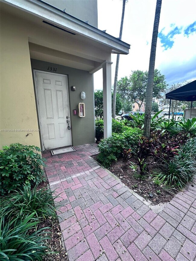 Photo - 1331 SW 3rd Ct Unit 1331