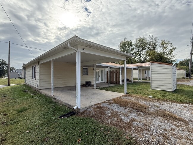 Photo - 828 N Washington St