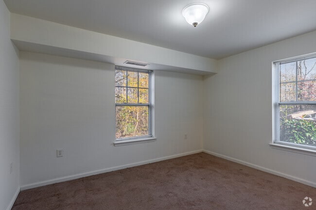 2BR, 2BA - 834SF - Bedroom - Jesse Lee Apartments