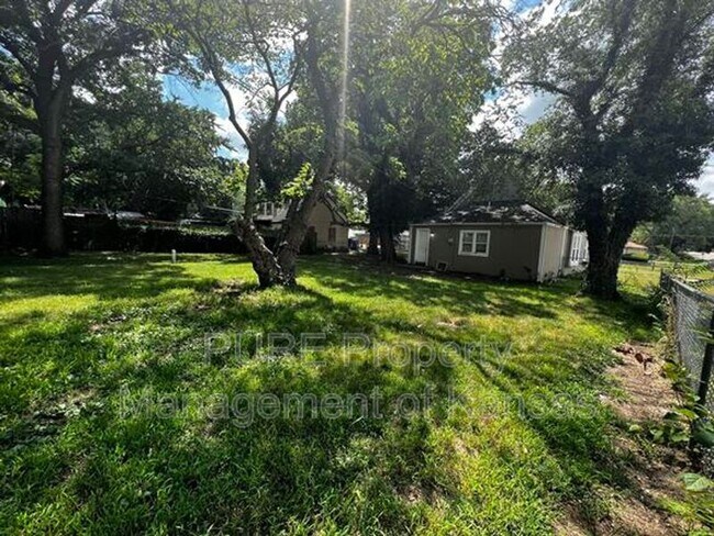 Photo - 2800 SE Michigan Ave