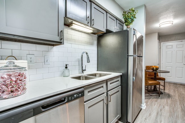 Photo - Richmond Apartments