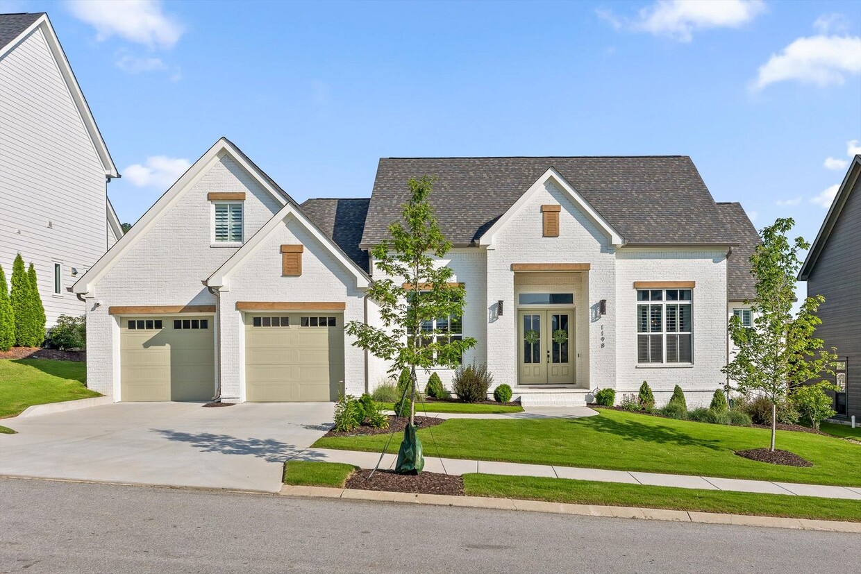 Home for sale in prestigious Black Creek! - Home for sale in prestigious Black Creek!